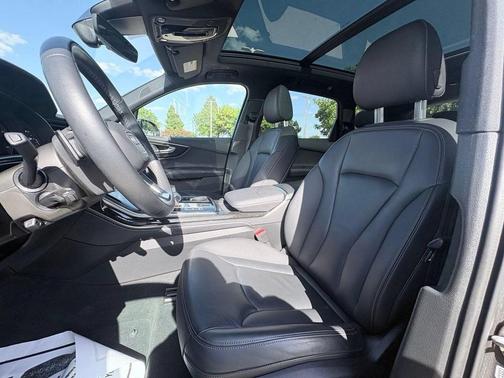 Samurai Gray Metallic 2025 Audi Q7 55 Premium Plus