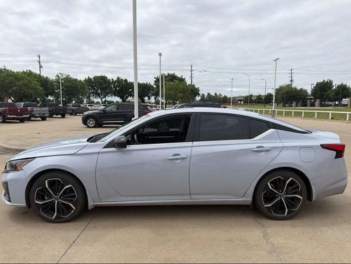 Gray 2024 Nissan Altima SR FWD