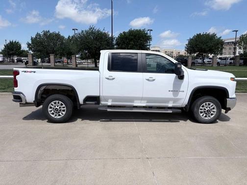 Summit White 2025 Chevrolet Silverado 2500 LT