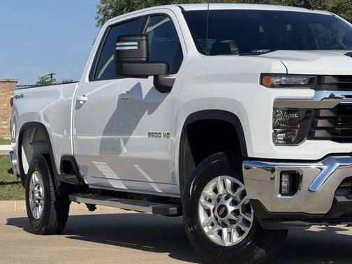 Summit White 2025 Chevrolet Silverado 2500 LT