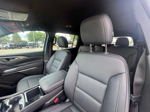 Mosaic Black Metallic 2025 Chevrolet Traverse LT