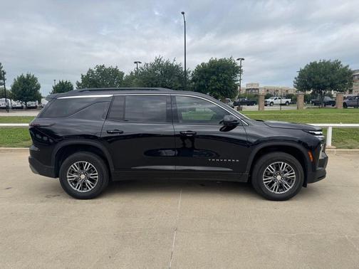 Mosaic Black Metallic 2025 Chevrolet Traverse LT