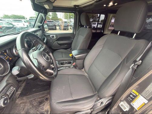 Granite Crystal Metallic Clearcoat 2022 Jeep Wrangler Willys