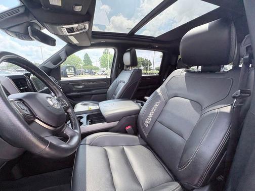 Diamond Black Crystal Pearlcoat 2021 RAM 1500 Rebel