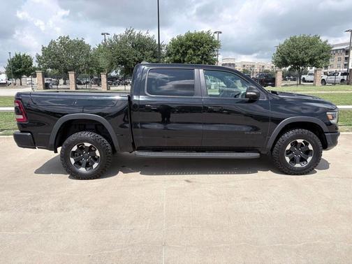 Diamond Black Crystal Pearlcoat 2021 RAM 1500 Rebel