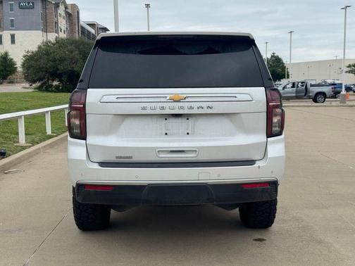 Iridescent Pearl Tricoat 2023 Chevrolet Suburban 4WD High Country