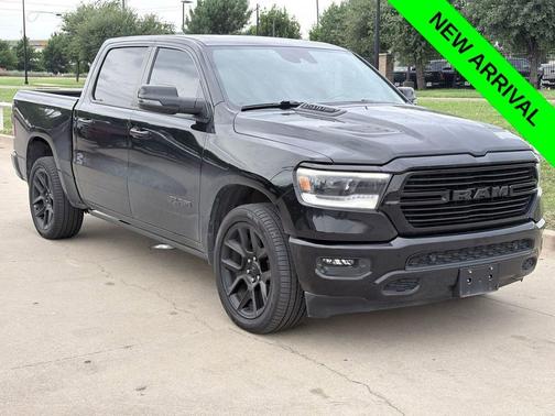 Diamond Black Crystal Pearlcoat 2023 RAM 1500 Laramie