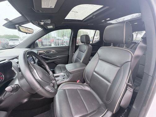 Summit White 2023 Chevrolet Traverse Premier