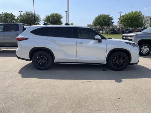 2022 Toyota Highlander L