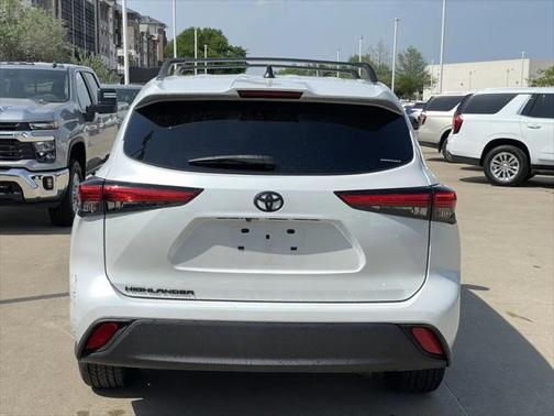 2022 Toyota Highlander L