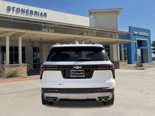 Summit White 2026 Chevrolet Traverse LT