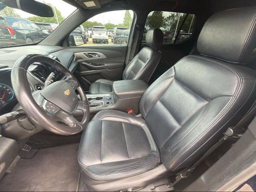 Northsky Blue Metallic 2022 Chevrolet Traverse LT Cloth