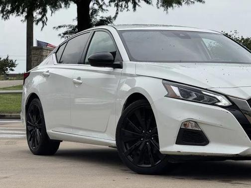 2022 Nissan Altima SR FWD