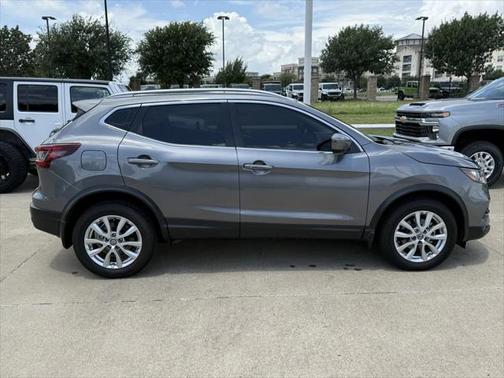2022 Nissan Rogue Sport SV