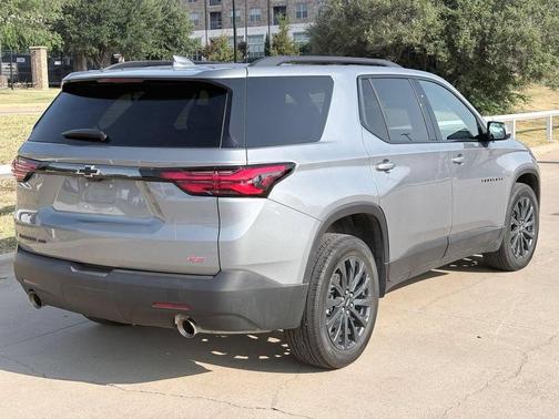 Sterling Gray Metallic 2023 Chevrolet Traverse RS