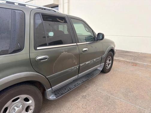 2001 Lincoln Navigator Base