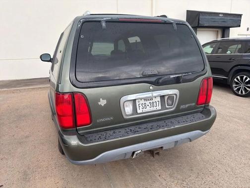 2001 Lincoln Navigator Base