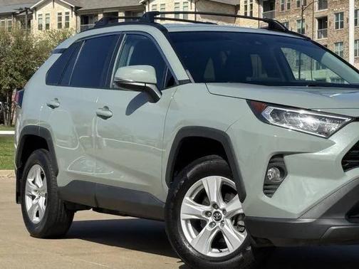 2020 Toyota RAV4 XLE