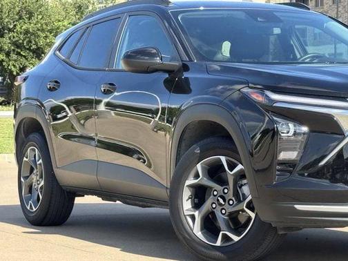 Mosaic Black Metallic 2024 Chevrolet Trax LT
