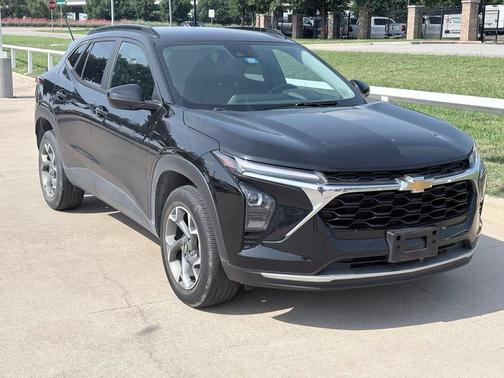 Mosaic Black Metallic 2024 Chevrolet Trax LT