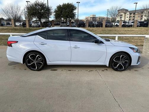 2024 Nissan Altima SR FWD