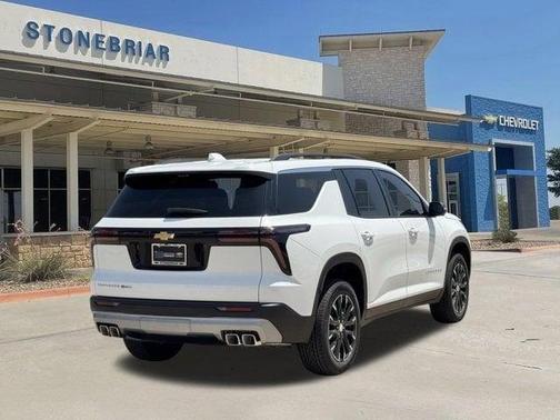 Summit White 2026 Chevrolet Traverse LT