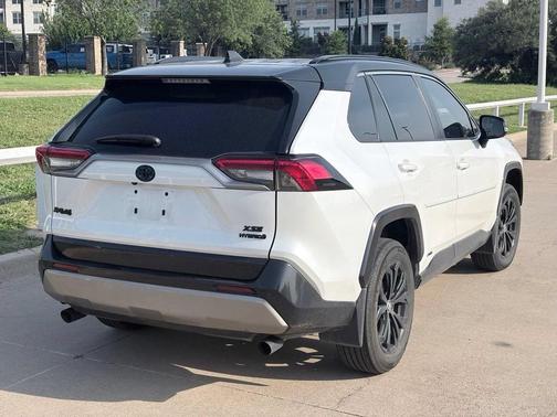 Wind Chill Pearl/Midnight Black Metallic 2024 Toyota RAV4 Hybrid SE