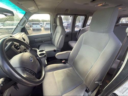 Oxford White 2014 Ford E350 Super Duty XL