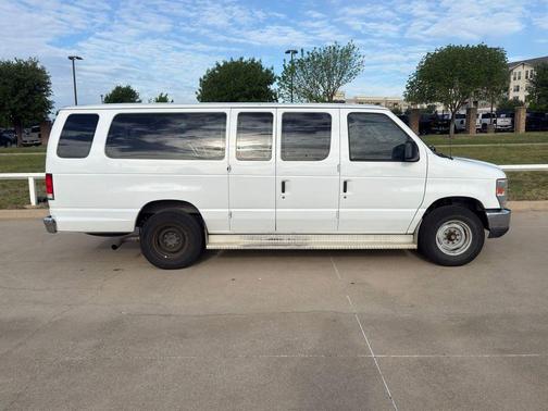 Oxford White 2014 Ford E350 Super Duty XL
