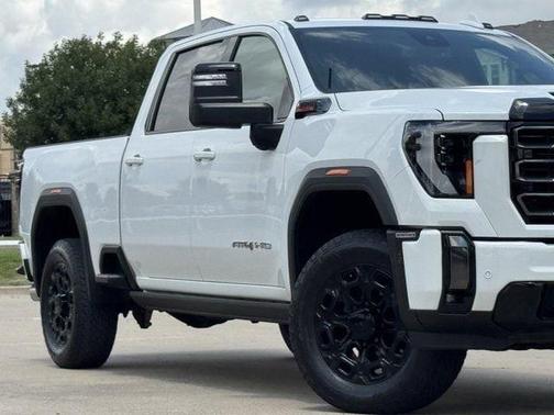 Summit White 2024 GMC Sierra 2500 AT4