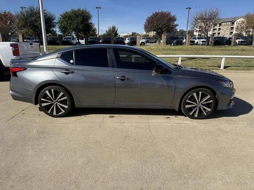 2022 Nissan Altima SR FWD