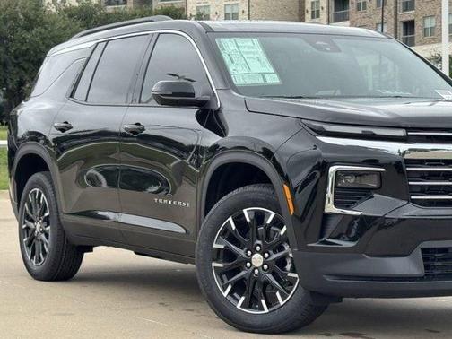 Mosaic Black Metallic 2026 Chevrolet Traverse LT
