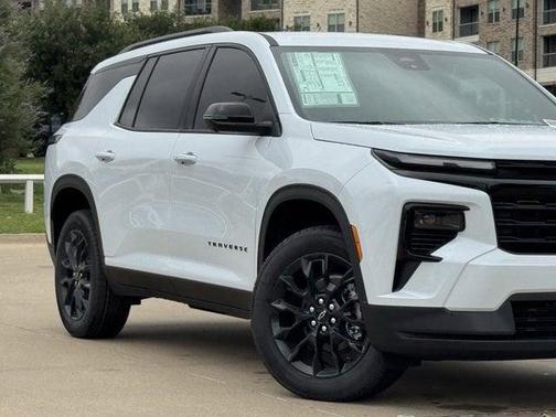 Polar White Tricoat 2026 Chevrolet Traverse LT