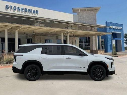 Polar White Tricoat 2026 Chevrolet Traverse LT