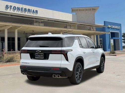 Polar White Tricoat 2026 Chevrolet Traverse LT