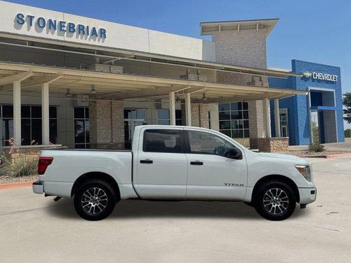 2023 Nissan Titan SV