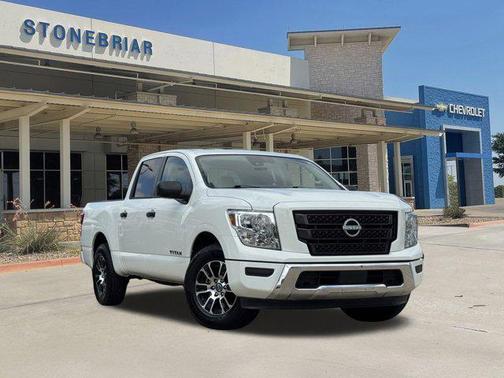 2023 Nissan Titan SV