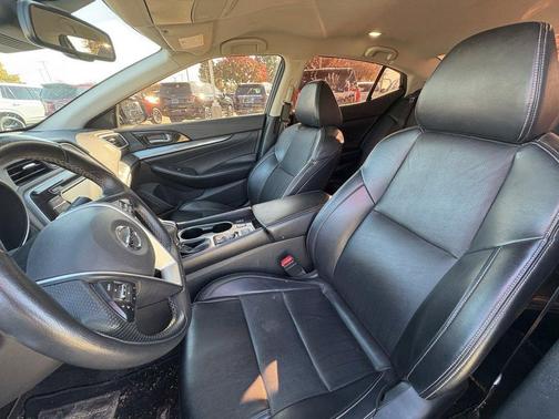 2022 Nissan Maxima SV Xtronic CVT