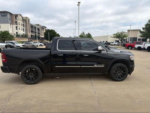 Diamond Black Crystal Pearlcoat 2020 RAM 1500 Longhorn