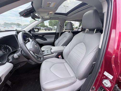 Ruby Flare Pearl 2024 Toyota Highlander XLE