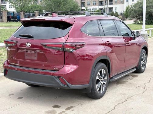 Ruby Flare Pearl 2024 Toyota Highlander XLE