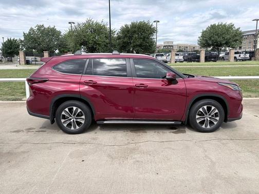 Ruby Flare Pearl 2024 Toyota Highlander XLE