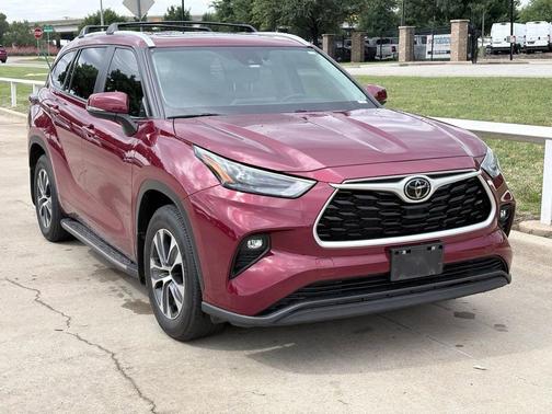 Ruby Flare Pearl 2024 Toyota Highlander XLE