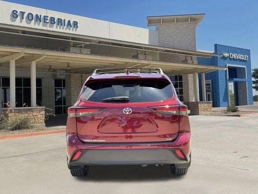 Ruby Flare Pearl 2024 Toyota Highlander XLE