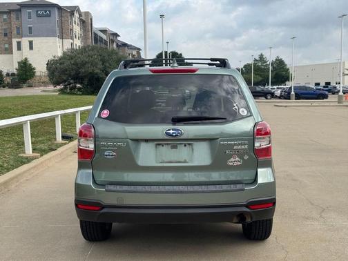 Jasmine Green Metallic 2016 Subaru Forester 2.5i Premium