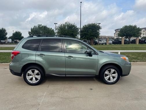 Jasmine Green Metallic 2016 Subaru Forester 2.5i Premium