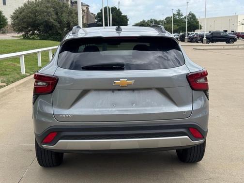 Sterling Gray Metallic 2025 Chevrolet Trax LT