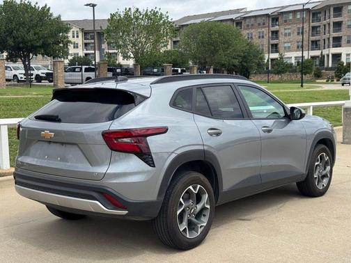Sterling Gray Metallic 2025 Chevrolet Trax LT