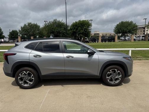 Sterling Gray Metallic 2025 Chevrolet Trax LT