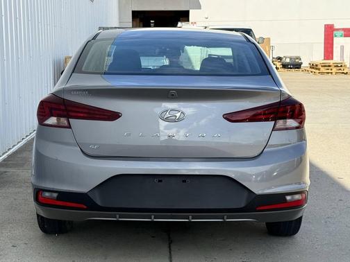 Fluid Metal 2020 Hyundai ELANTRA SE